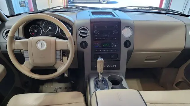 2006 Lincoln Mark LT Base