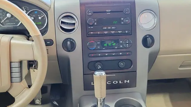 2006 Lincoln Mark LT Base