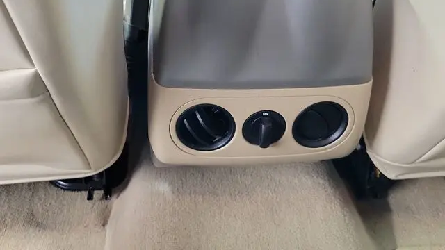 2006 Lincoln Mark LT Base