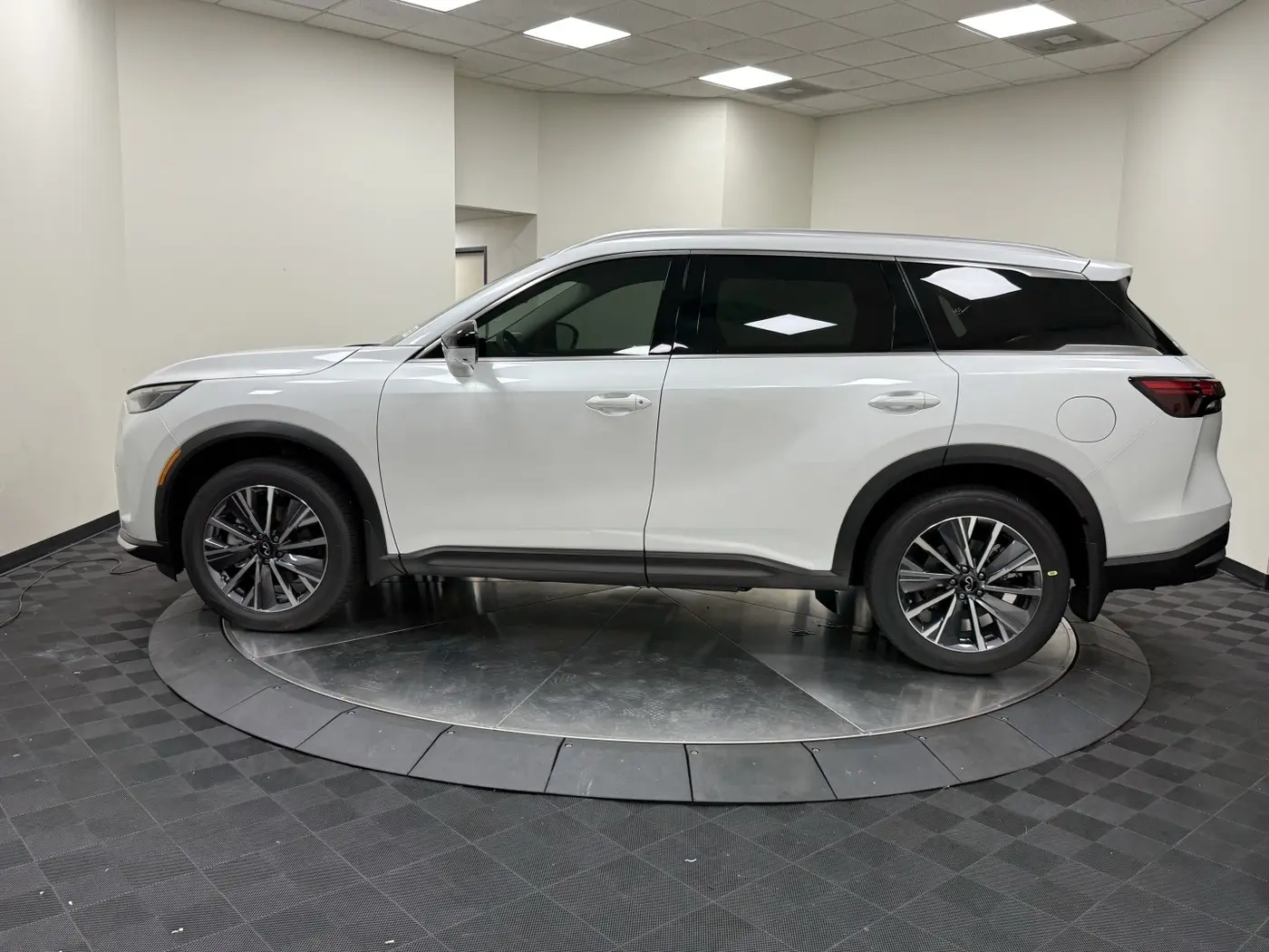 2027 INFINITI QX60 - $49,695