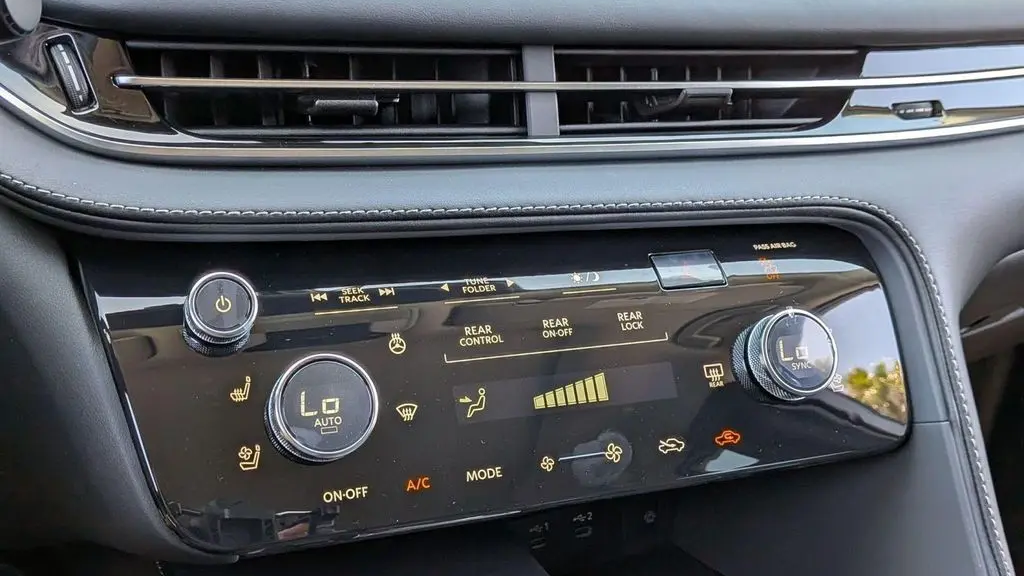 2027 INFINITI QX60 Luxe