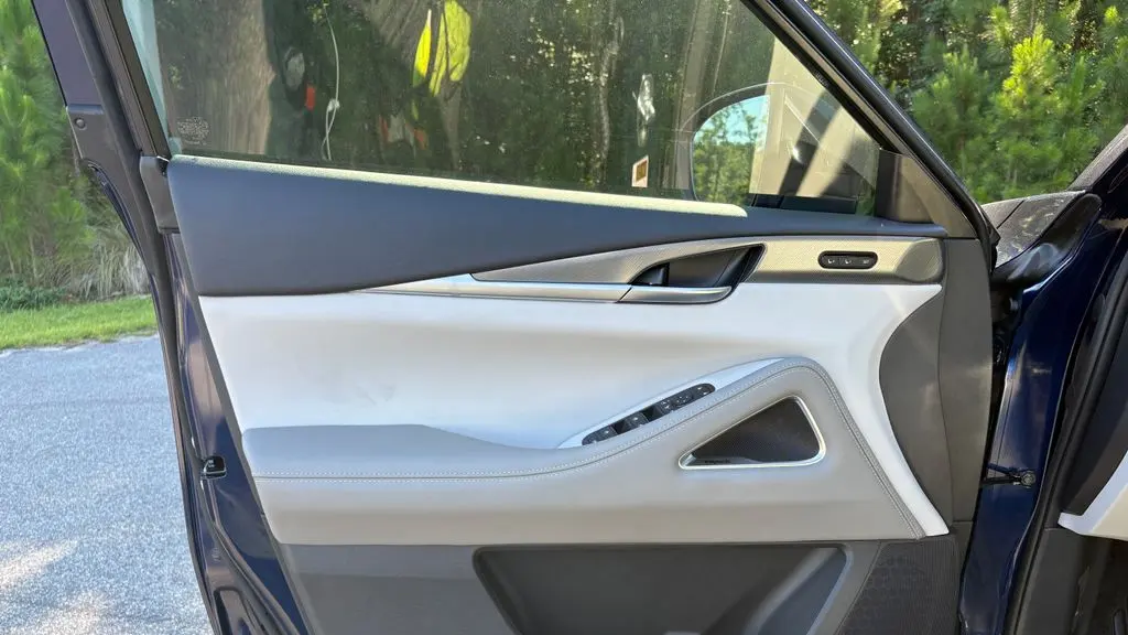 2027 INFINITI QX60 Luxe