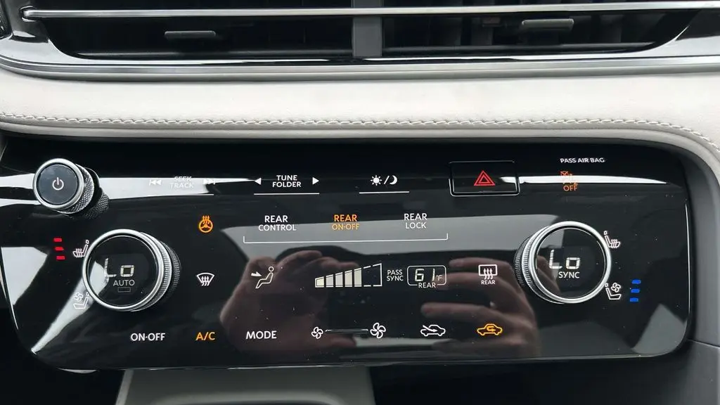 2027 INFINITI QX60 Luxe