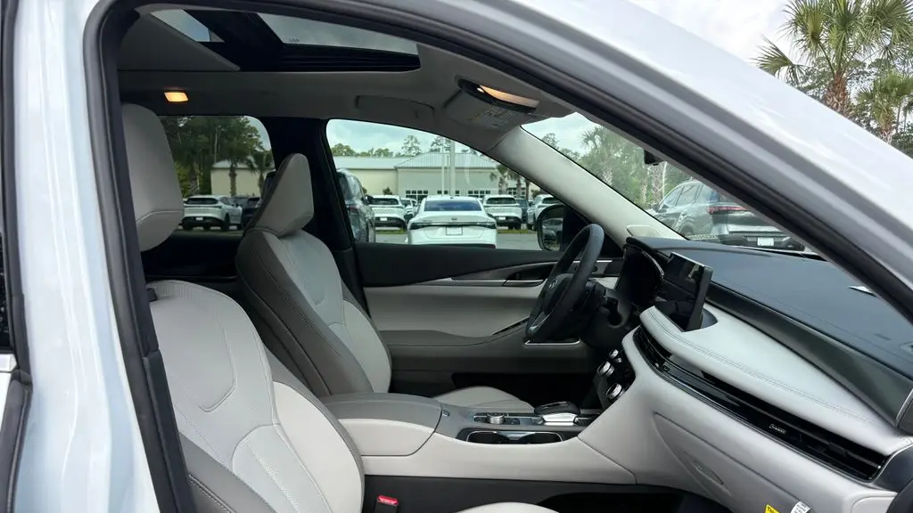 2027 INFINITI QX60 Luxe
