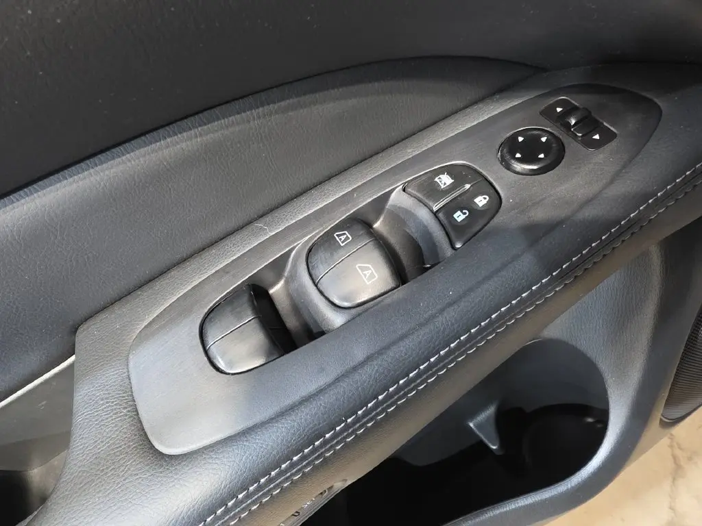 2015 Nissan Pathfinder - $10,090