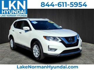 2018 Nissan Rogue with Pearl White Exterior