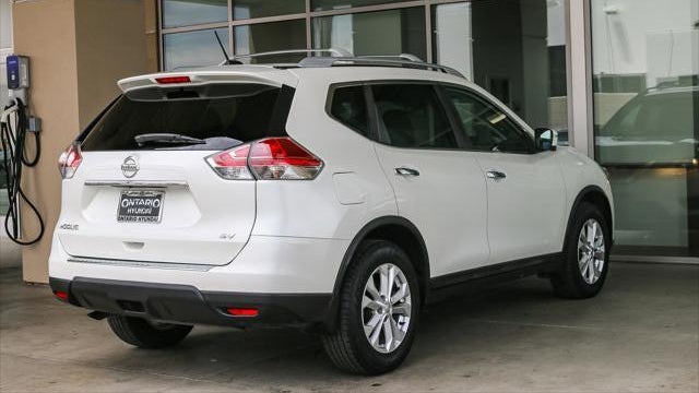 2016 Nissan Rogue SV