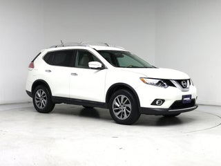 2015 Nissan Rogue with Pearl White Exterior