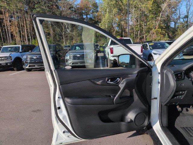 2018 Nissan Rogue - $14,304