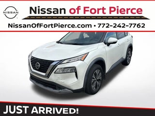 2021 Nissan Rogue with Pearl White Tricoat Exterior