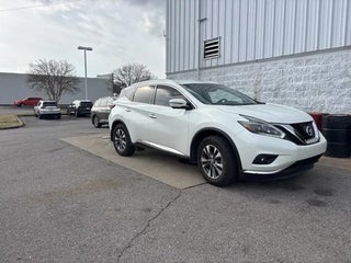2018 Nissan Murano with Pearl White Exterior