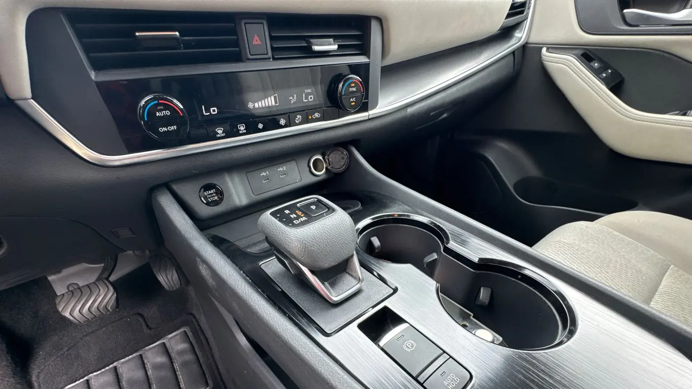 2025 Nissan Rogue SV