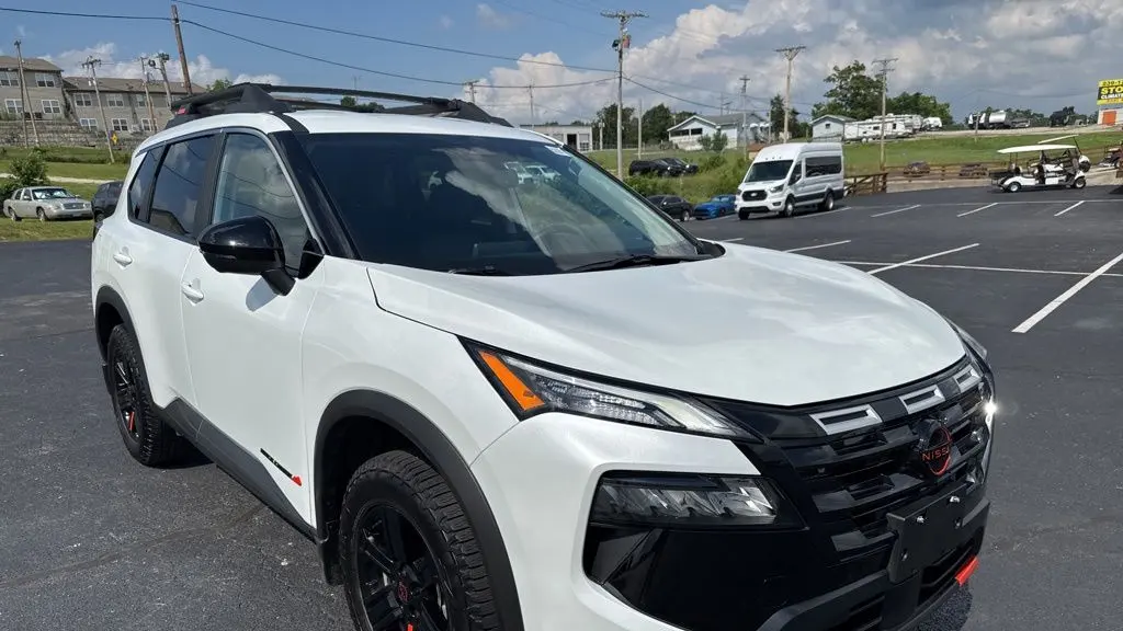 2025 Nissan Rogue SV