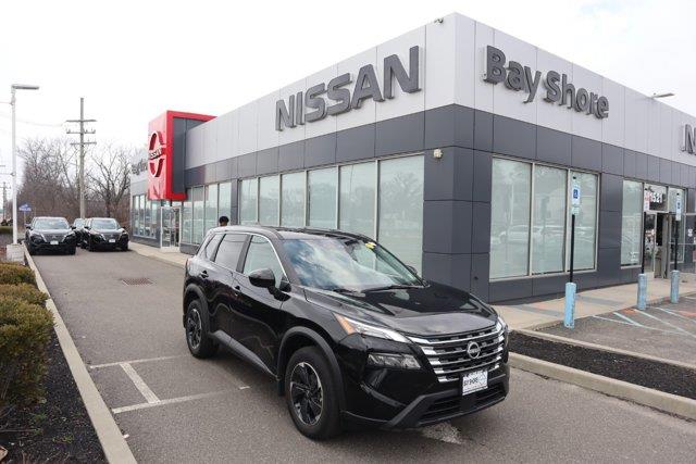 2025 Nissan Rogue SV — photo 1 of 36