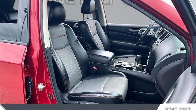 2020 Nissan Pathfinder SV