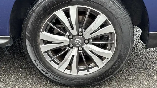 2020 Nissan Pathfinder SV