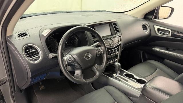2020 Nissan Pathfinder SV