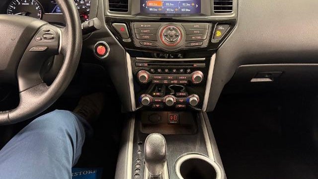 2020 Nissan Pathfinder SV