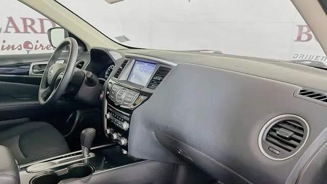 2020 Nissan Pathfinder SV