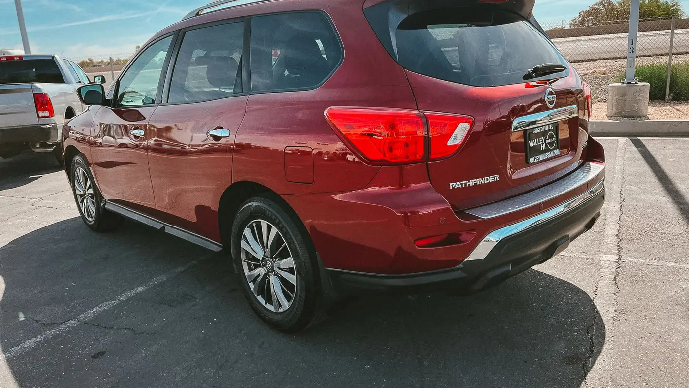 2020 Nissan Pathfinder SV