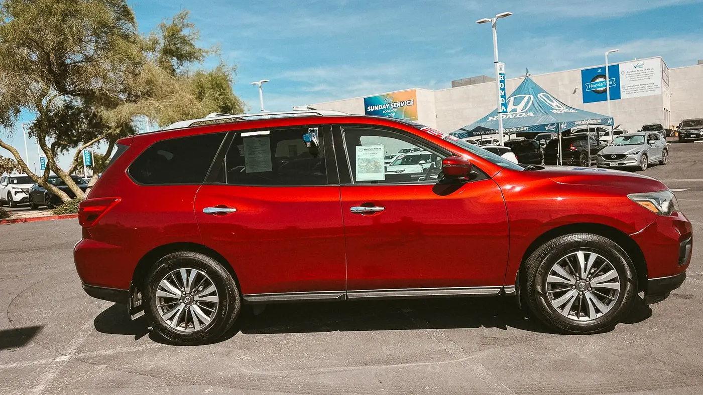 2020 Nissan Pathfinder SV
