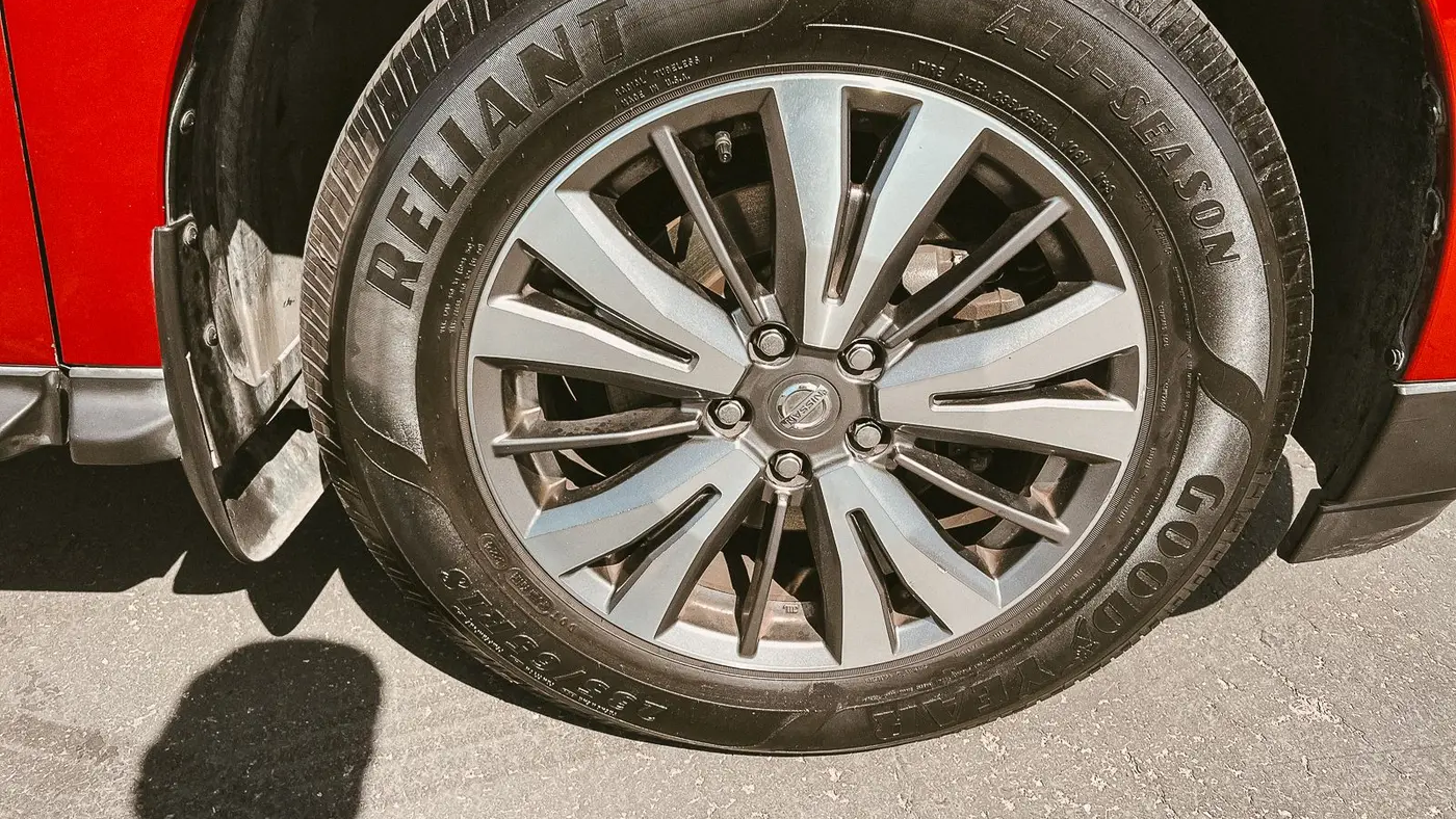 2020 Nissan Pathfinder SV