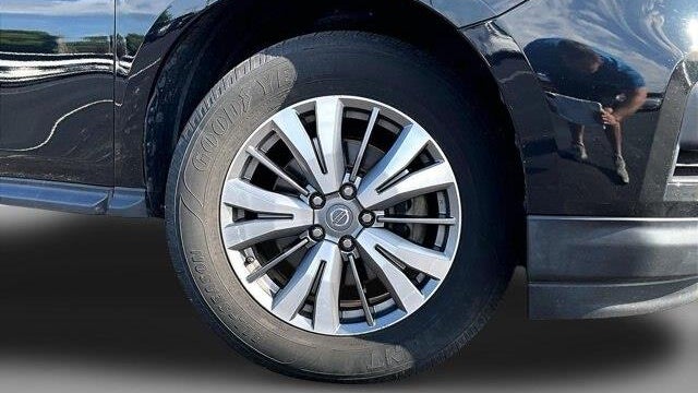 2020 Nissan Pathfinder SV