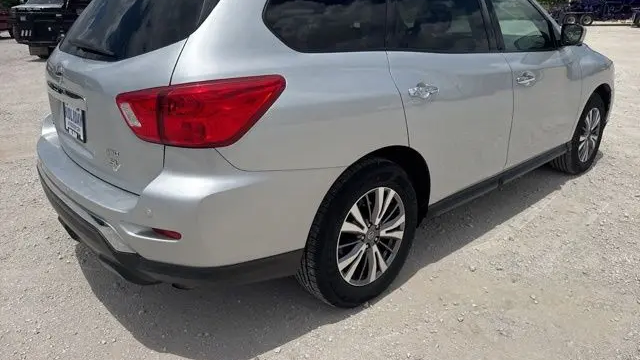 2020 Nissan Pathfinder SL