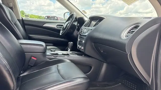 2020 Nissan Pathfinder SL