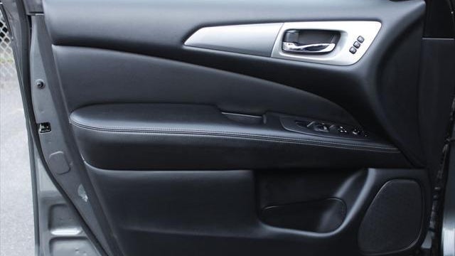 2020 Nissan Pathfinder SL
