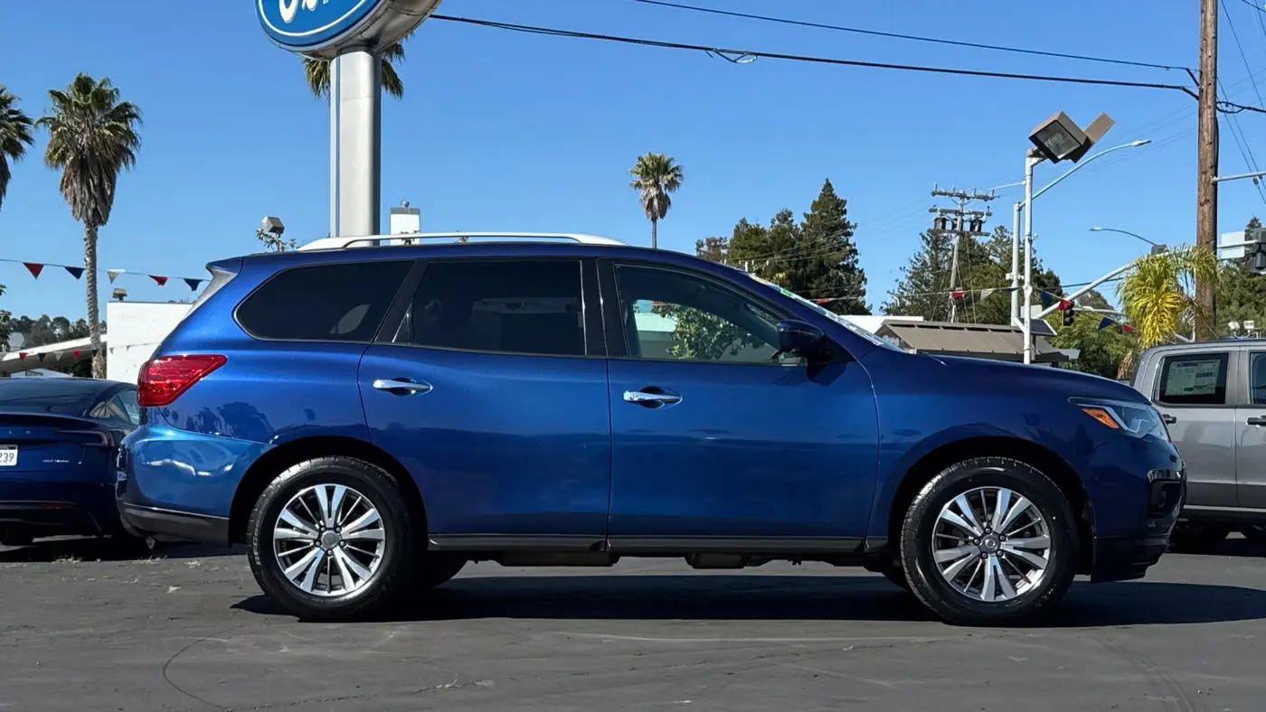 2020 Nissan Pathfinder SL