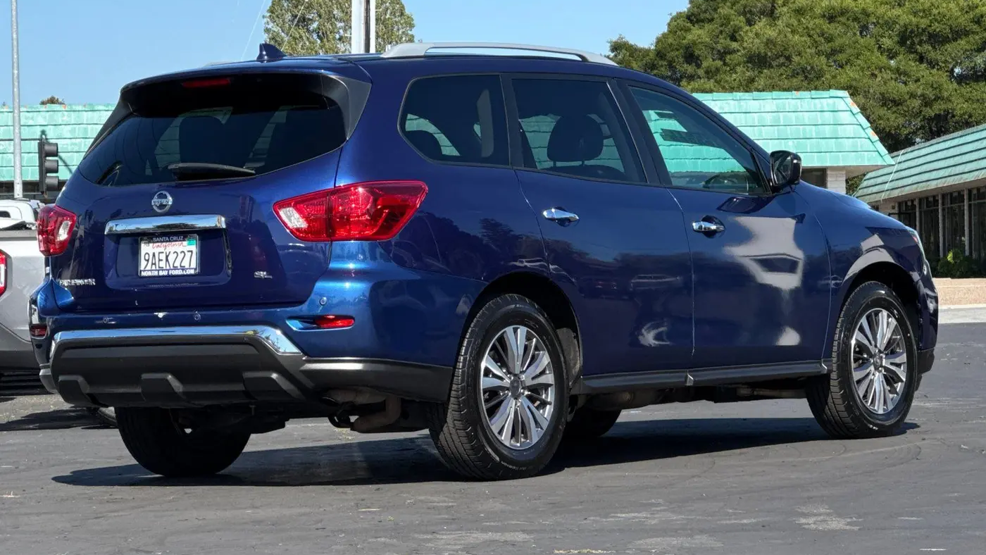 2020 Nissan Pathfinder SL
