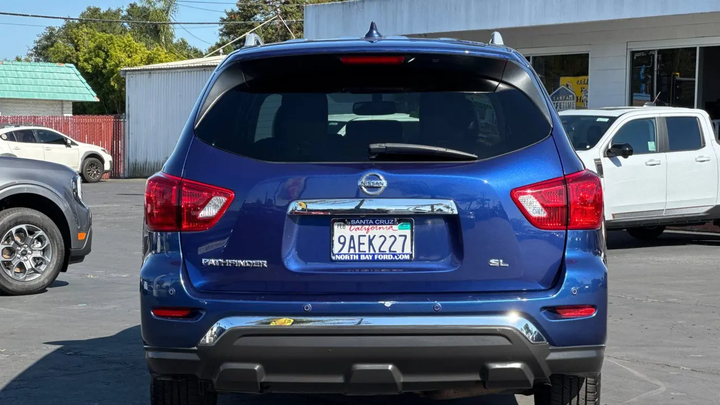 2020 Nissan Pathfinder SL