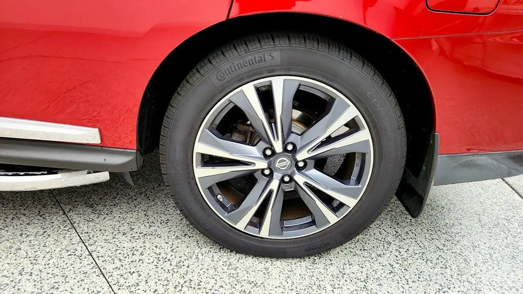 2017 Nissan Pathfinder - $9,995