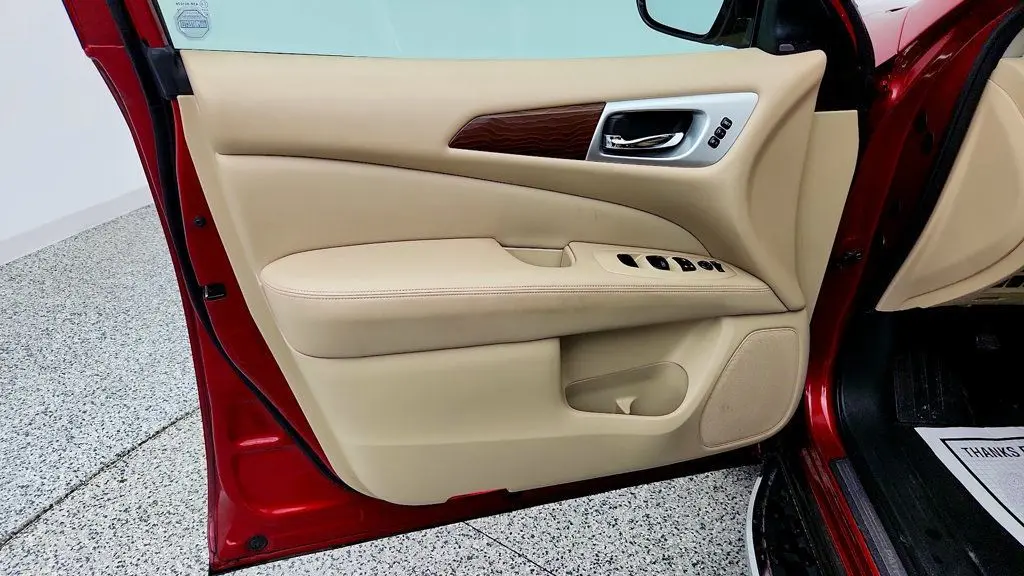 2017 Nissan Pathfinder - $9,995