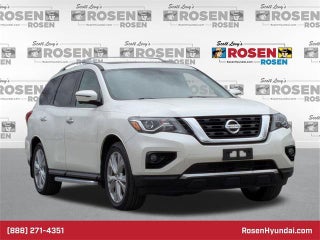 2019 Nissan Pathfinder with Pearl White Tricoat Exterior