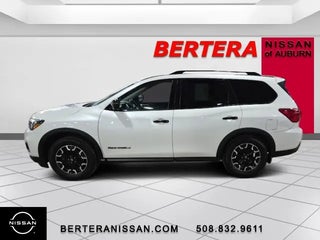 2019 Nissan Pathfinder with Pearl White Tricoat Exterior