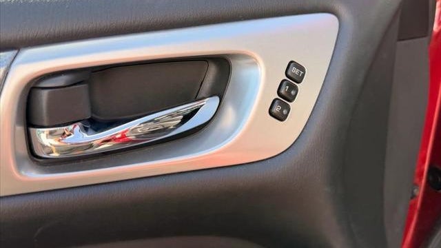 2017 Nissan Pathfinder SL