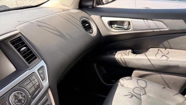 2017 Nissan Pathfinder SL