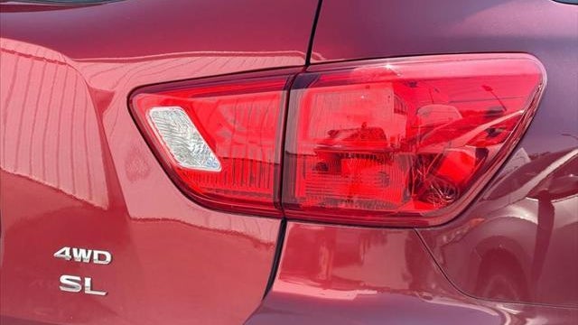 2017 Nissan Pathfinder SL