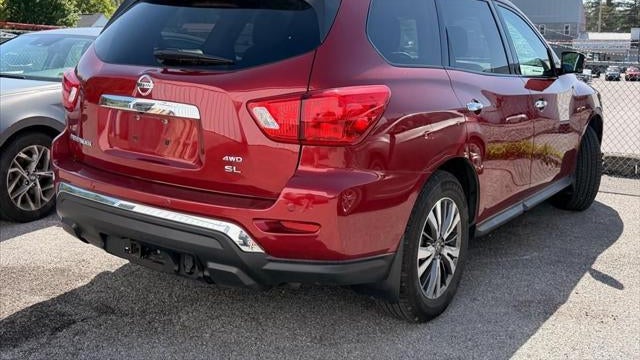 2017 Nissan Pathfinder SL