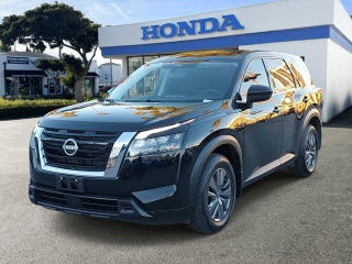 2024 Nissan Pathfinder with Super Black Exterior