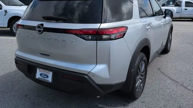 2025 Nissan Pathfinder S