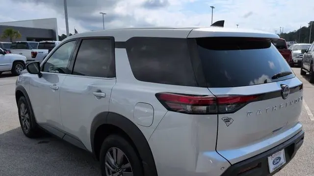 2025 Nissan Pathfinder S