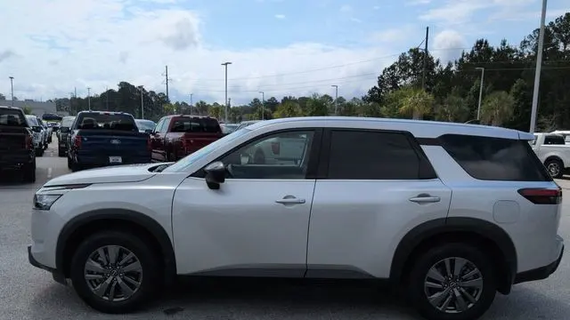 2025 Nissan Pathfinder S