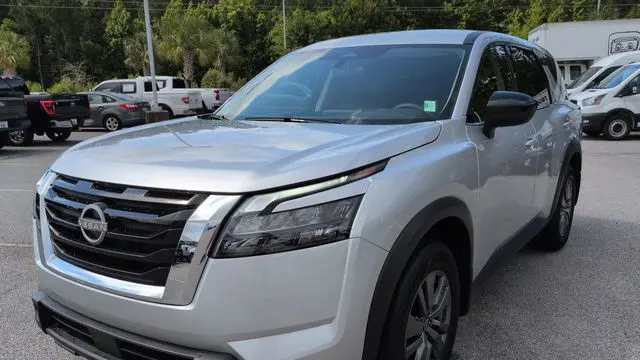2025 Nissan Pathfinder S