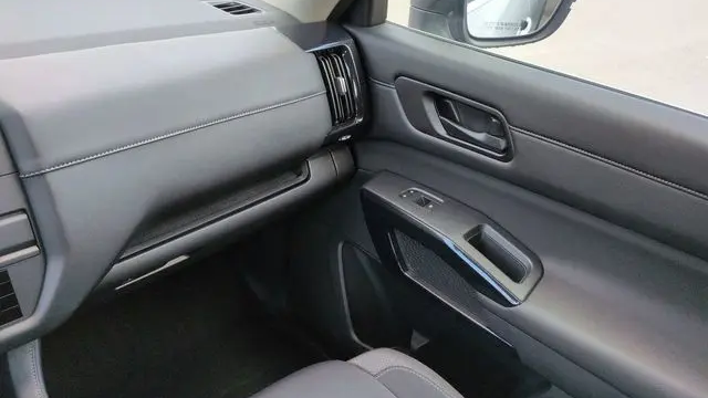 2025 Nissan Pathfinder S