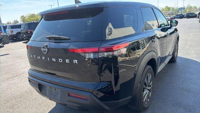 2023 Nissan Pathfinder S