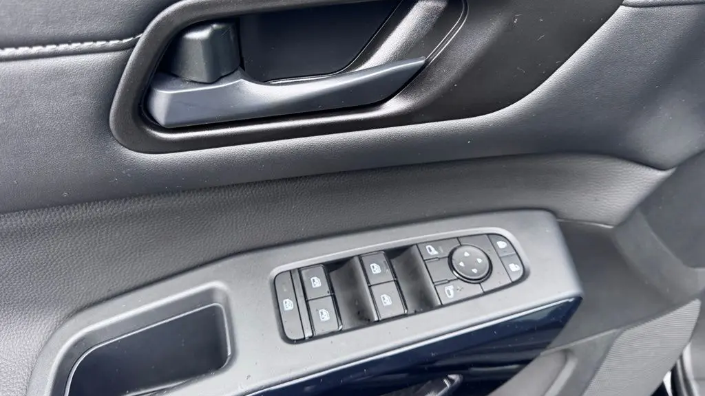 2025 Nissan Pathfinder S