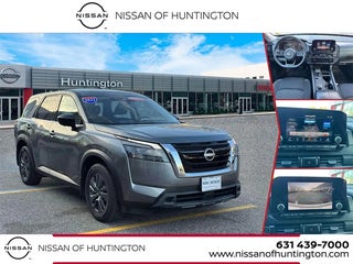 2023 Nissan Pathfinder with Gun Metallic Exterior